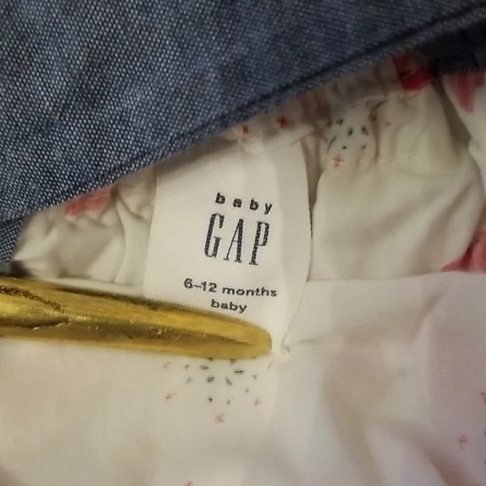 We gap rompers 6-12mo‎